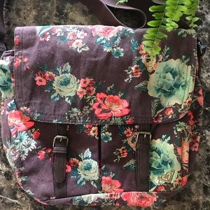 Roxy Messenger Bag 💕
